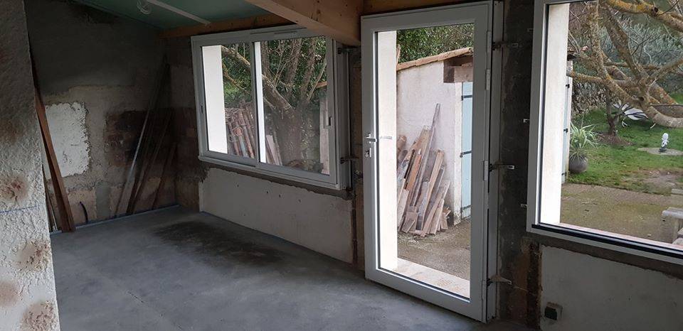 Approvisionnement et Installation de Menuiseries en Aluminium chez un Particulier dans une Vi (1)