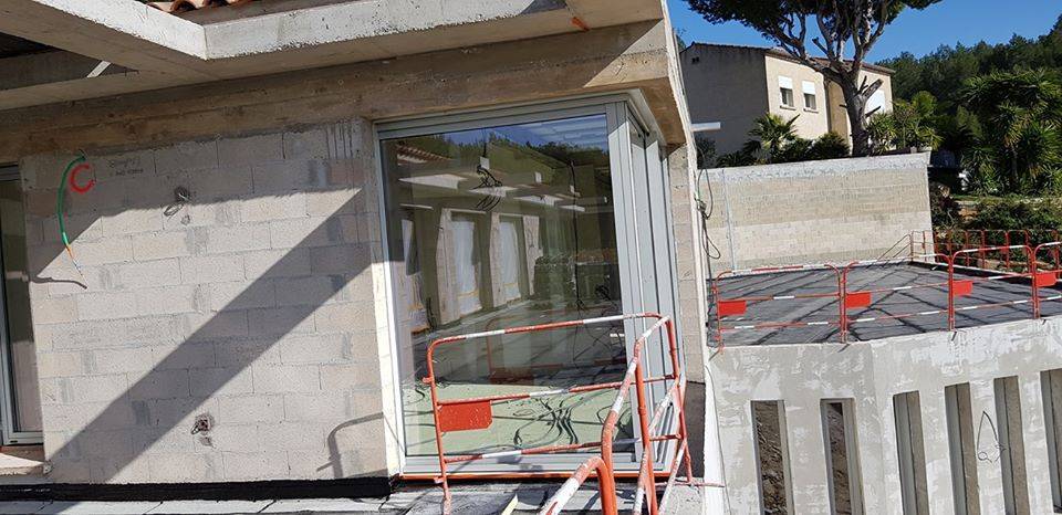 Approvisionnement et Installation d'un Coulissant en Aluminium dans une Villa Moderne à Bando (3)