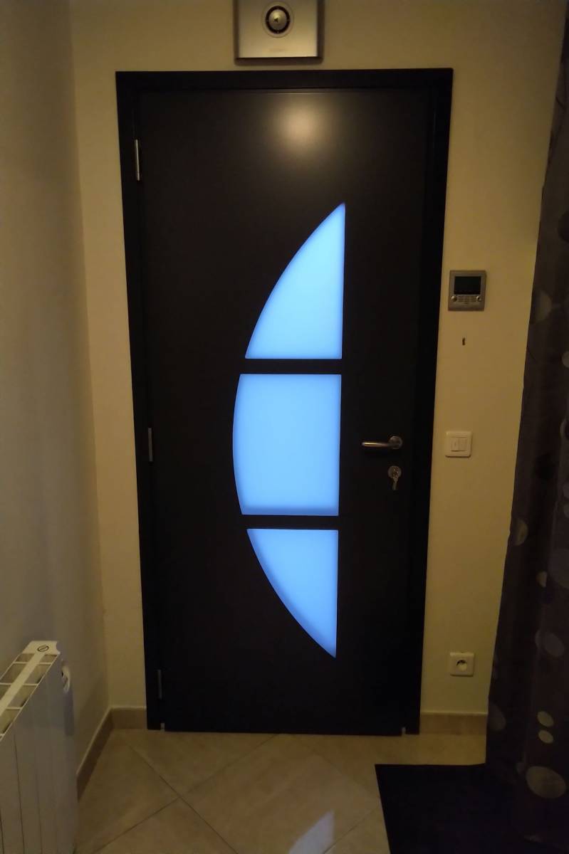 Fourniture et Pose d'une Porte d'Entrée en Aluminium Sur Mesure pour un Particulier à Cadoliv (5)
