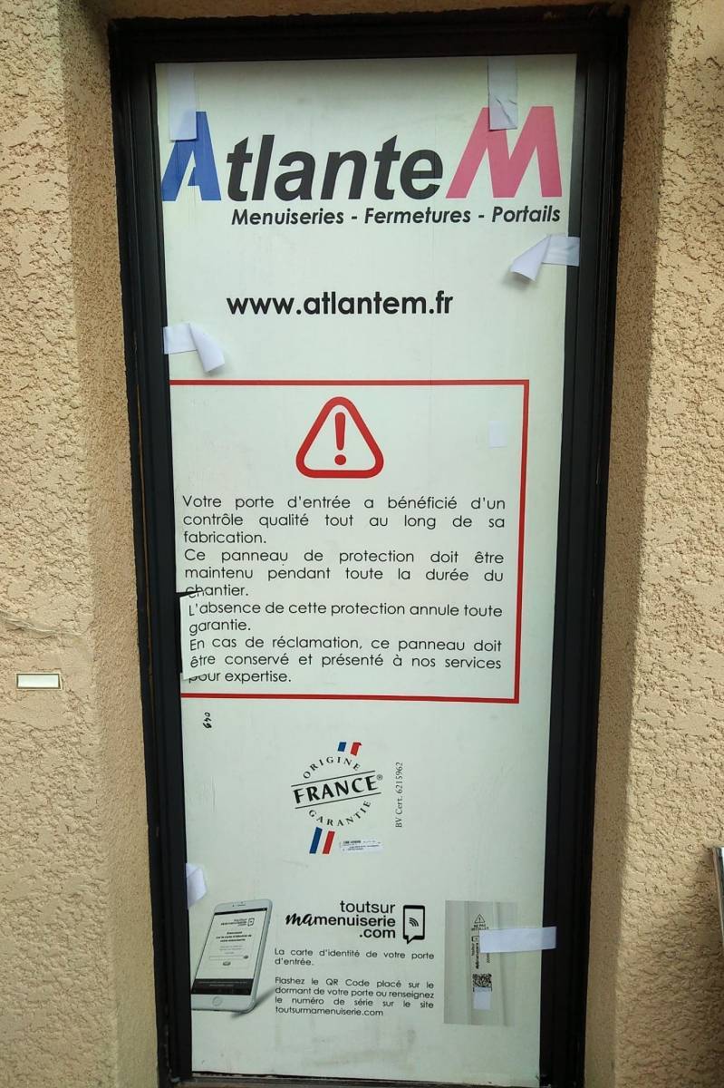 Fourniture et Pose d'une Porte d'Entrée en Aluminium Sur Mesure pour un Particulier à Cadoliv