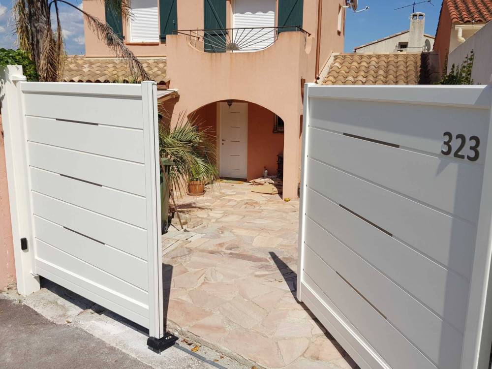 Approvisionnement et Installation de Portails Sur Mesure en PVC et Aluminium pour Villas à H (1)