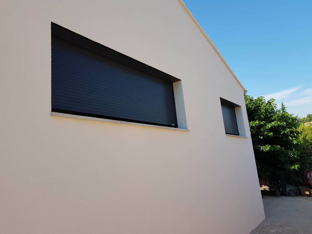 Approvisionnement et Installation de Volets Roulants Sur Mesure pour la Fermeture d'u