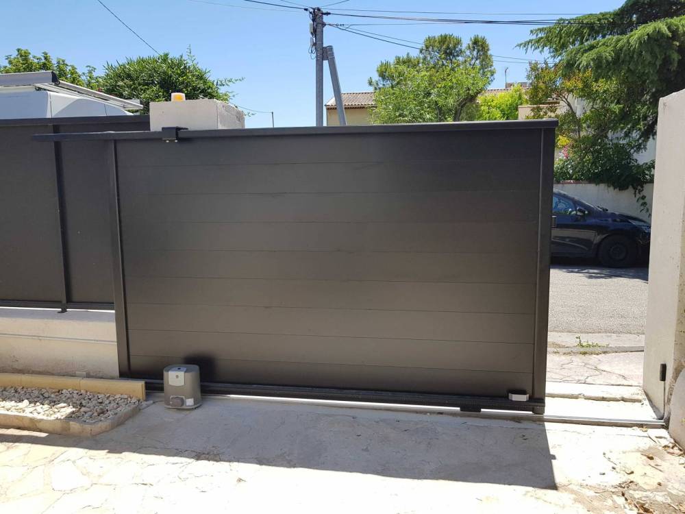Approvisionnement et Installation de Portails Motorisés Sur Mesure en Alumi (10)