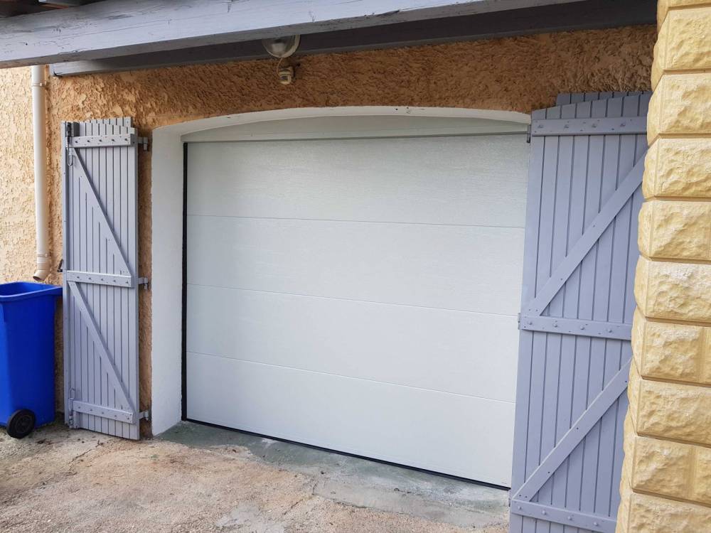 Approvisionnement et Installation de Portails Motorisés Sur Mesure en Alumi