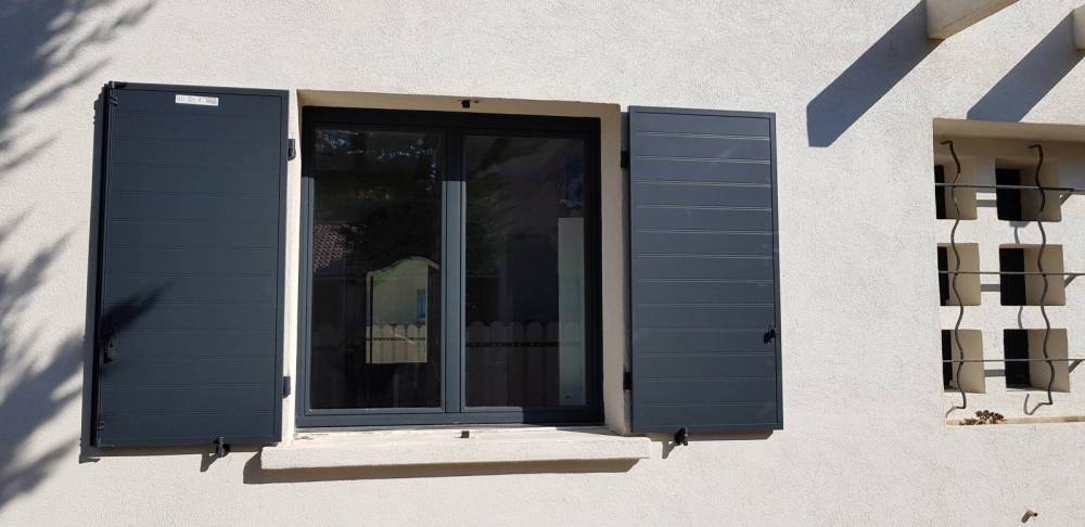 Approvisionnement et Installation de Volets RoulantsBattants Sur Mesure