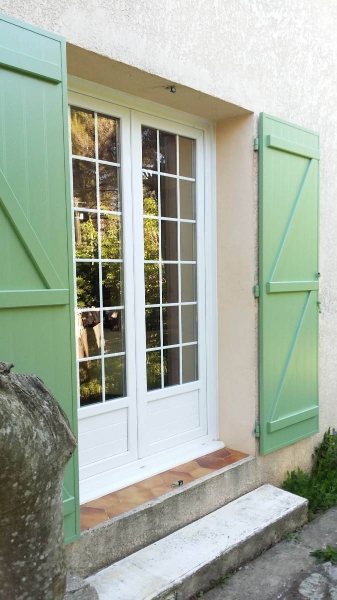 Fourniture et Pose de Fenêtres en PVC Sur Mesure pour Villas à Belcodène (1)