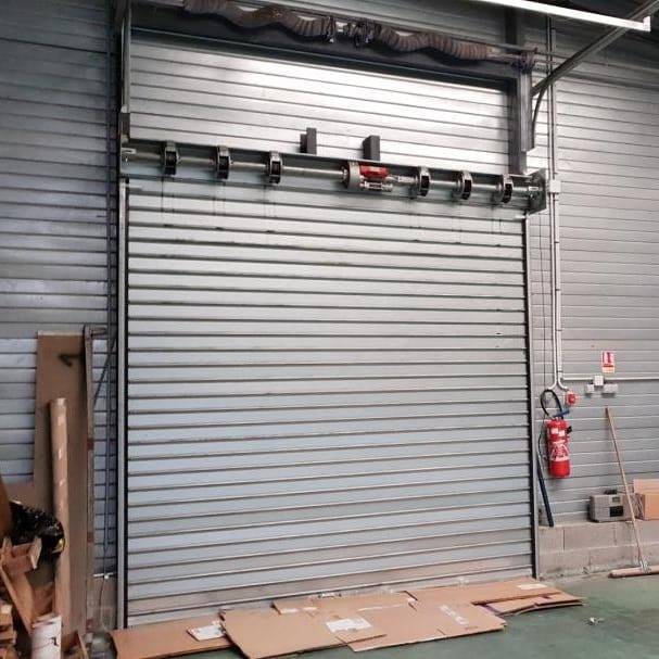 Approvisionnement et Installation d'une Porte Sectionnelle Industrielle pour un Profes (1)