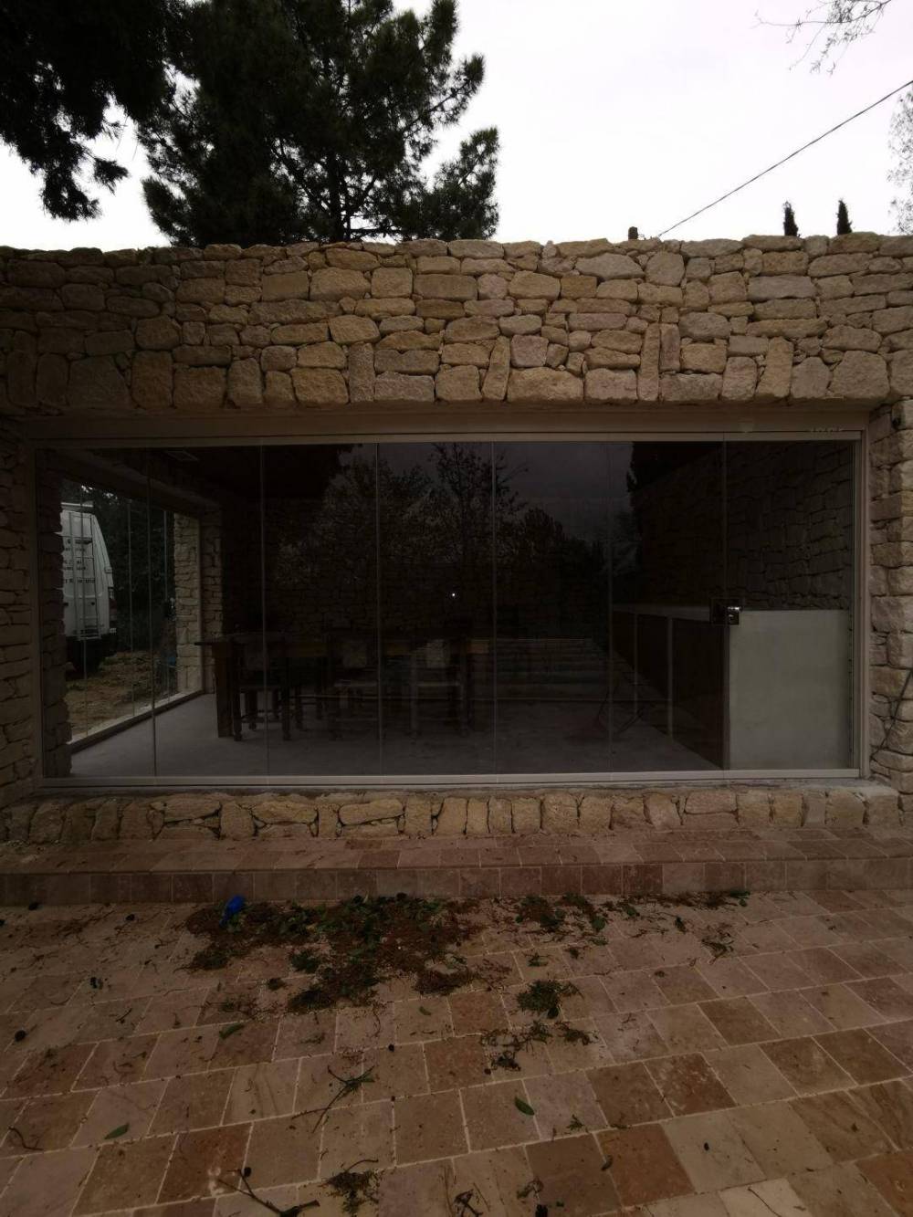 Pose de rideaux de verre pour la fermeture d'un pool house dans les bouches du rhone (6)