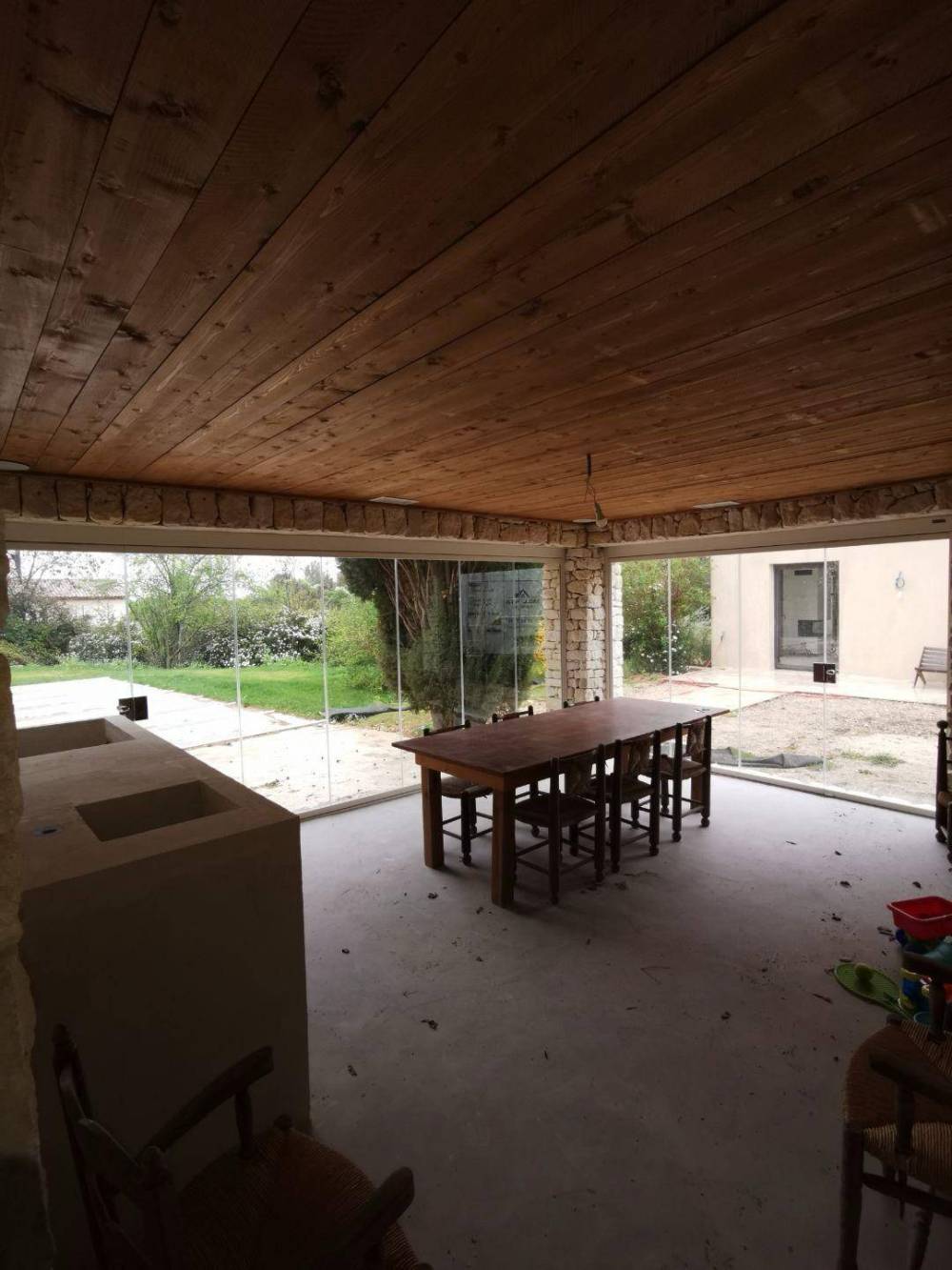 Pose de rideaux de verre pour la fermeture d'un pool house dans les bouches du rhone (7)