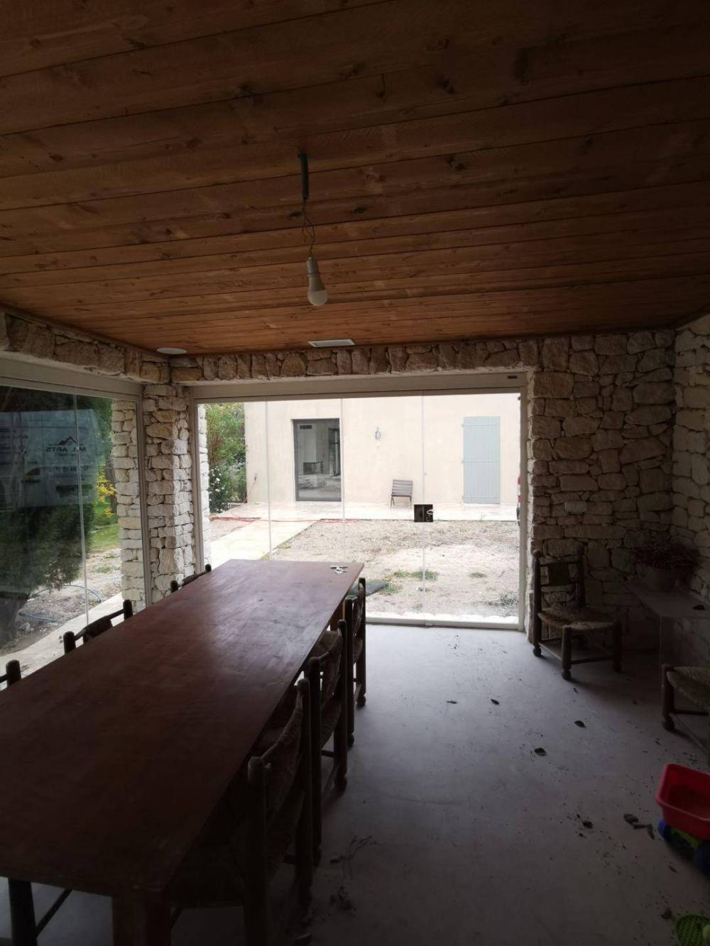 Pose de rideaux de verre pour la fermeture d'un pool house dans les bouches du rhone (8)