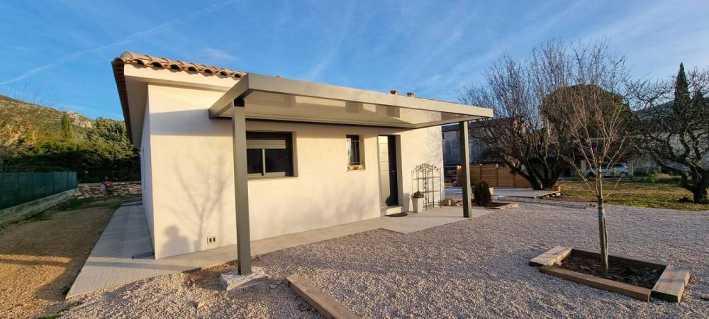 Fabrication et pose d'une pergola à toit fixe à Gémenos (2)
