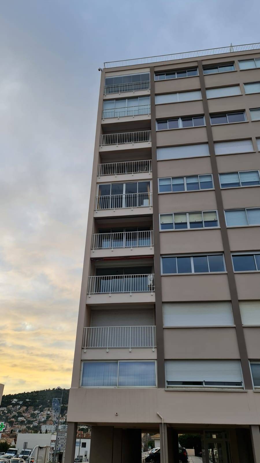 Installation d'un Rideau de Verre Sur Mesure au 9ème Étage sur la Côte (2)