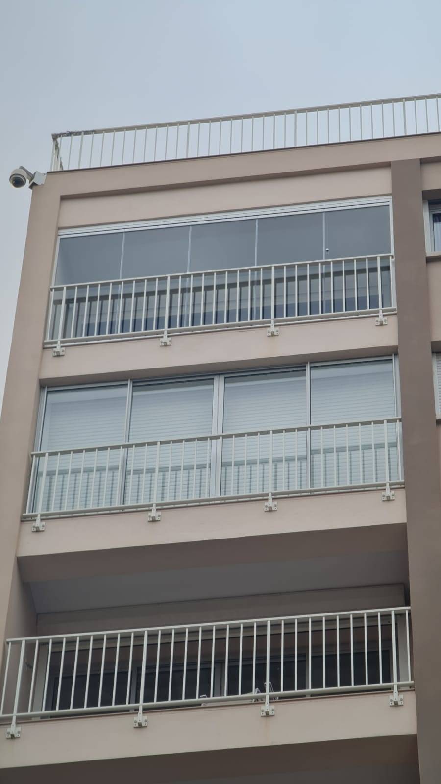 Installation d'un Rideau de Verre Sur Mesure au 9ème Étage sur la Côte (4)
