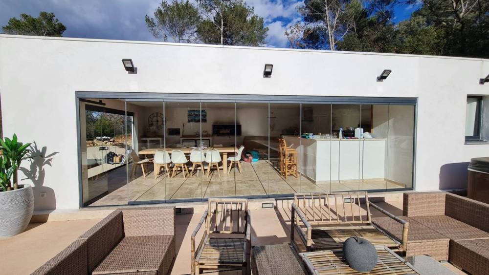 Installation de Mur de Verre dans un Pool House sur la Côte des Bouches-du-Rhône (2)
