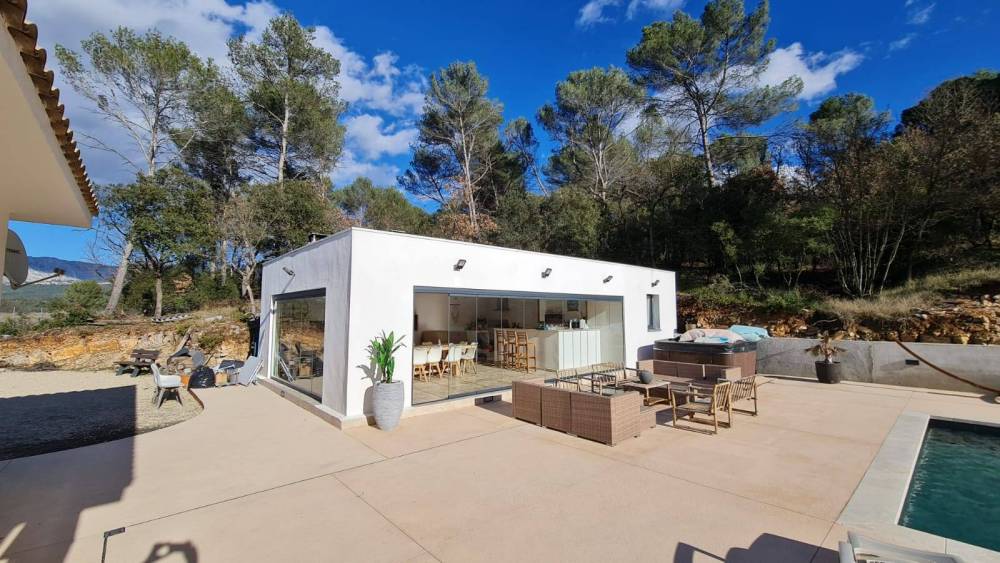 Installation de Mur de Verre dans un Pool House sur la Côte des Bouches-du-Rhône (4)