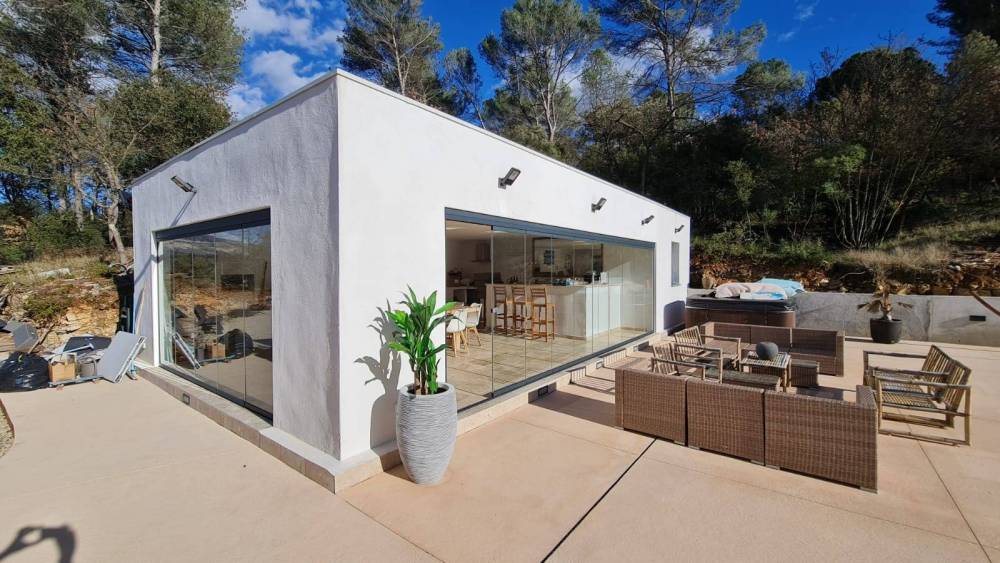 Installation de Mur de Verre dans un Pool House sur la Côte des Bouches-du-Rhône (6)