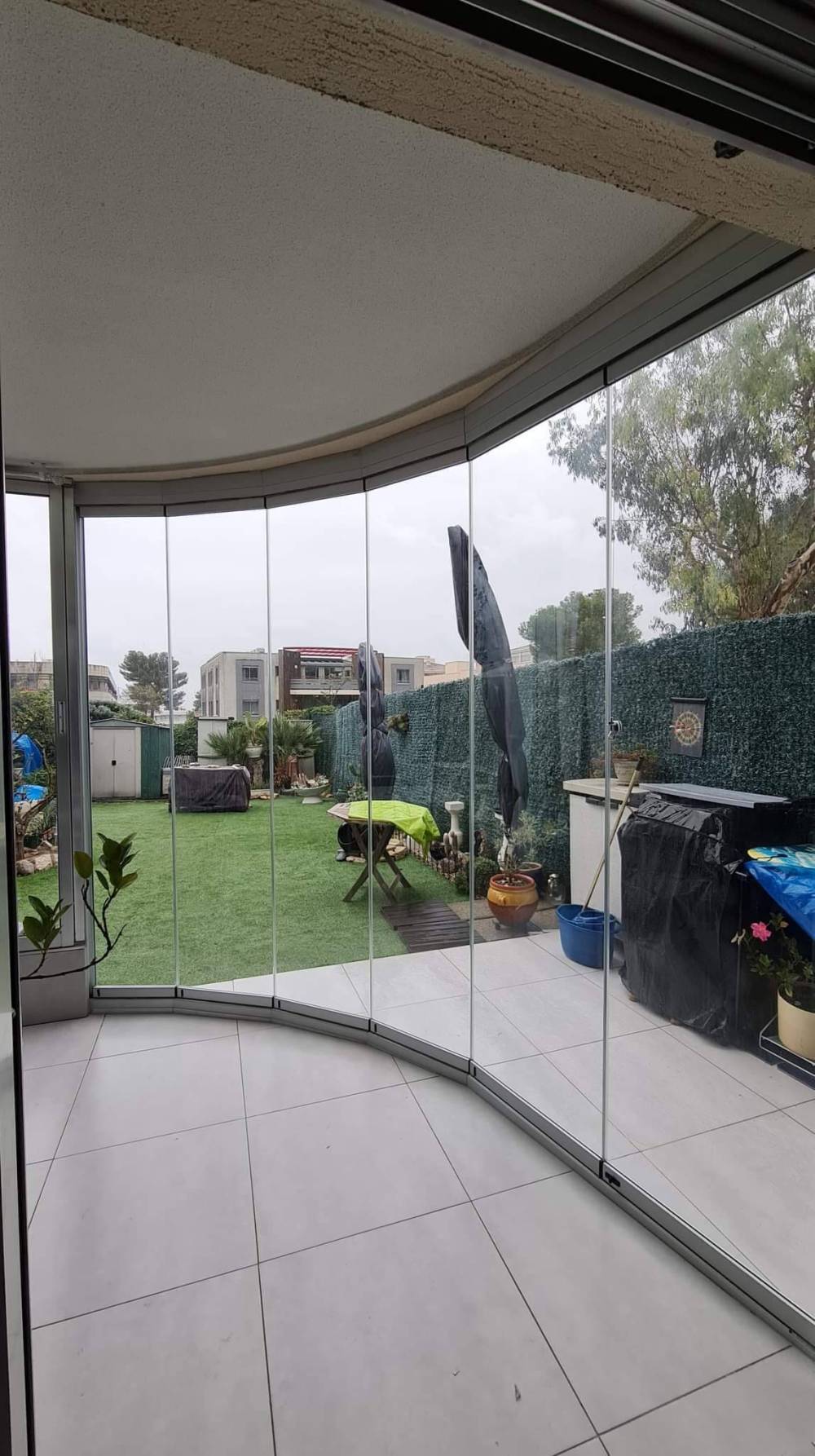 Approvisionnement et Installation d'un Rideau de Verre à Villeneuve-Loubet dans les Bouches-du-Rhône