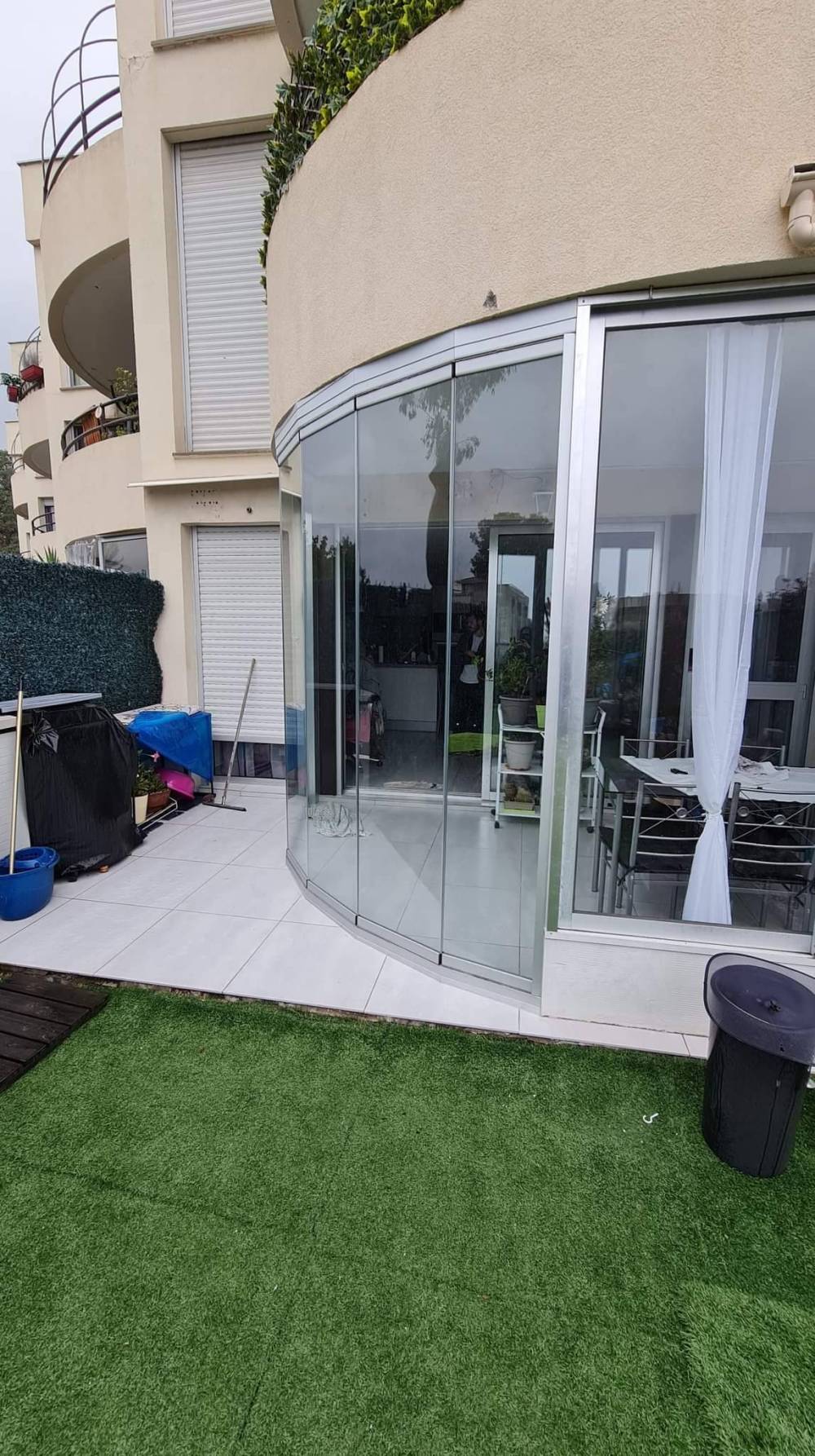 Approvisionnement et Installation d'un Rideau de Verre à Villeneuve-Loubet dans les Bo