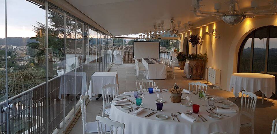 Pose d'une fermeture en en verre pour un très grand restaurant luxueux à La Colle sur Loup (5)
