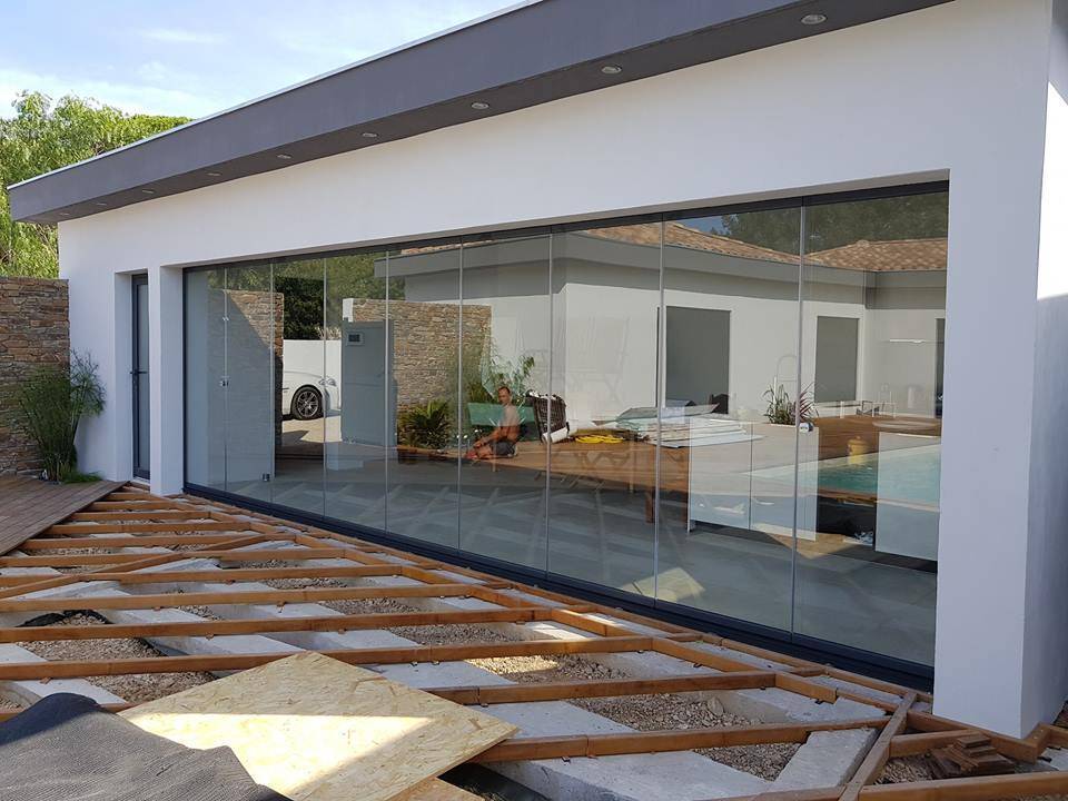 Fourniture et pose de murs de verre pour fermeture de terrasse à Bandol