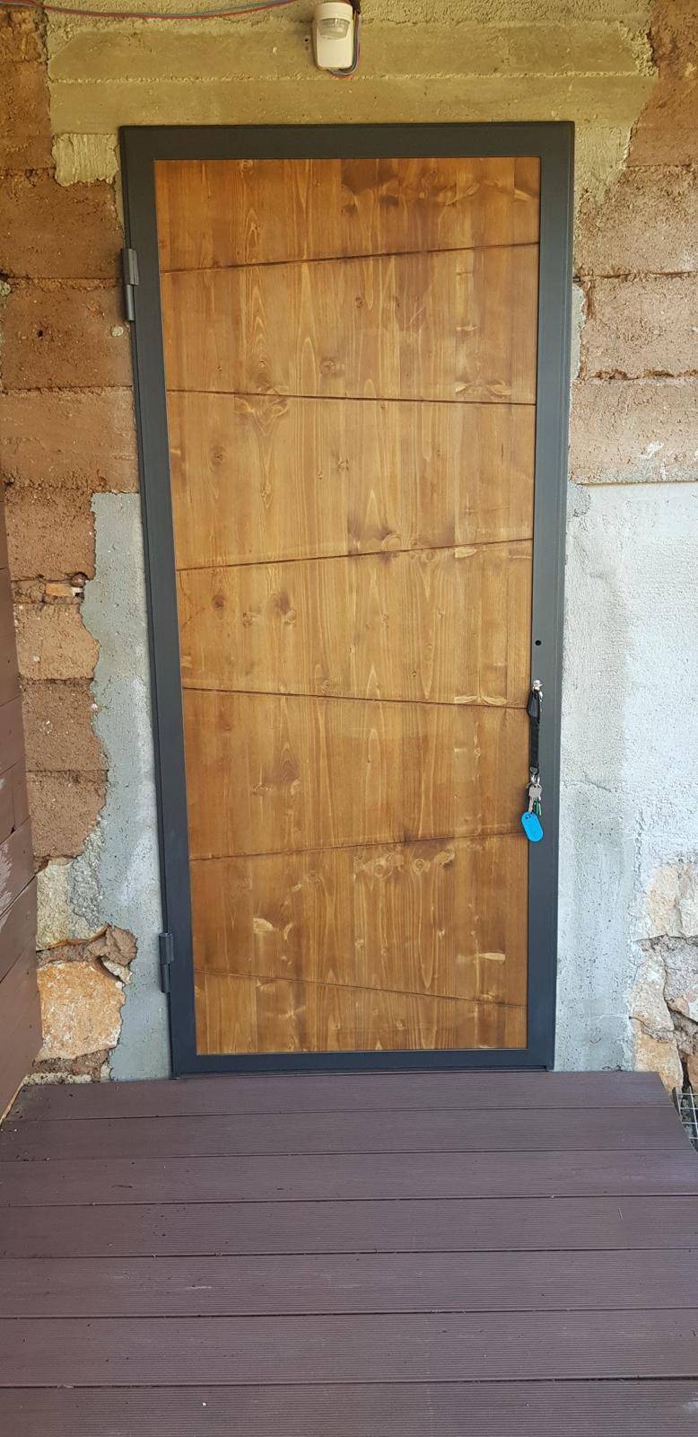 Fabrication et pose d'une porte Bois / Métal à la Destrousse