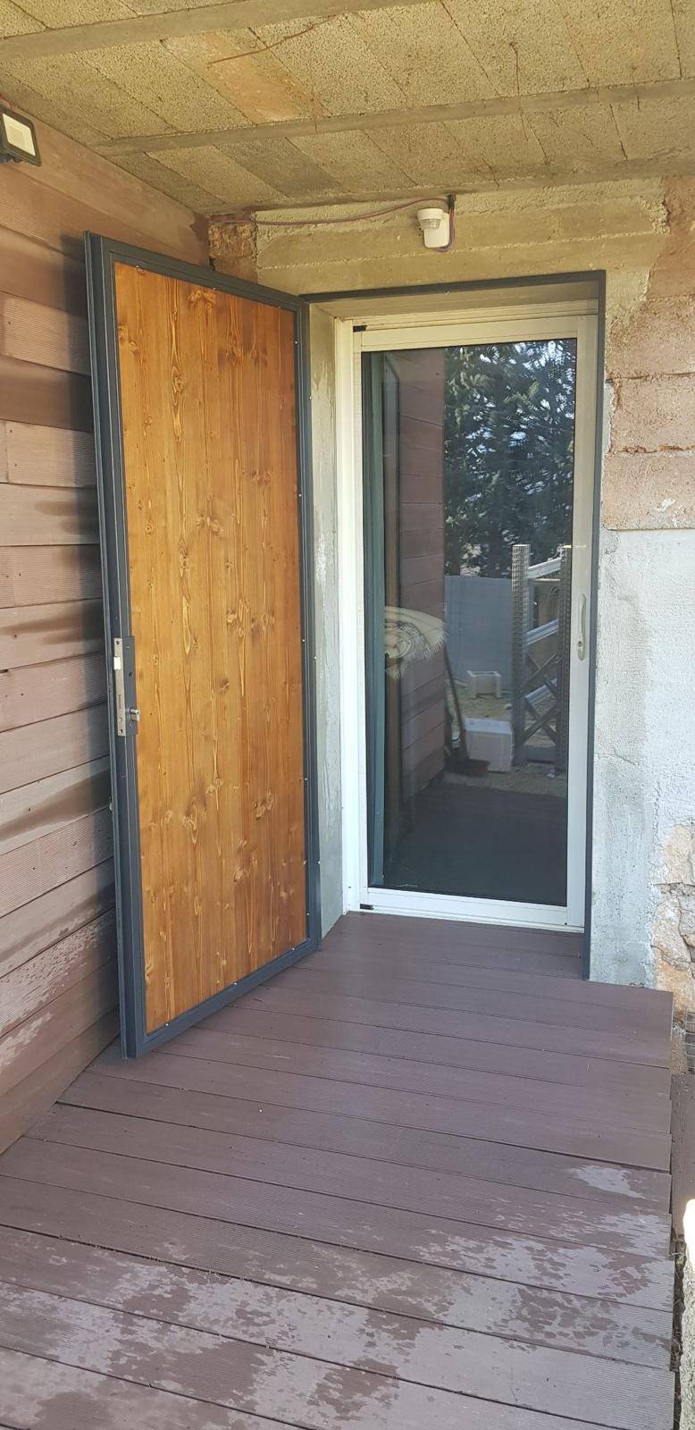 Fabrication et pose d'une porte Bois  Métal à la Destrousse (1)