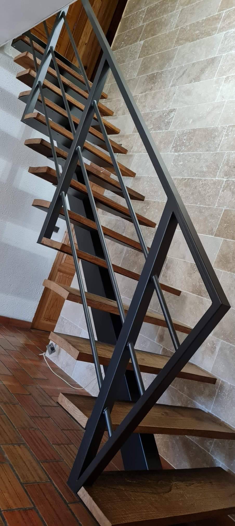 Fabrication et pose d'un escalier métal et bois à La Destrousse (2)