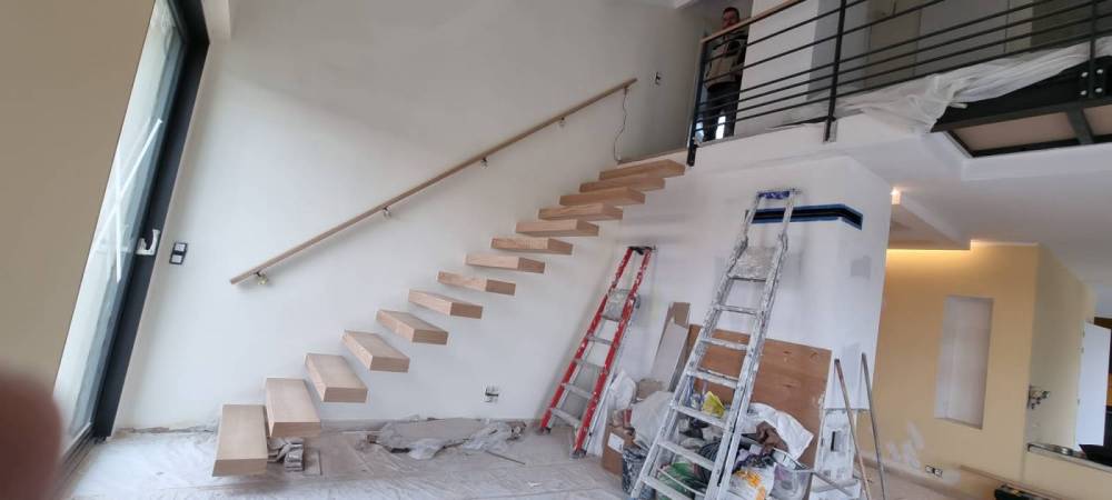 Fabrication d'un garde corps ainsi qu'un escalier en bois dans une villa rénovée  (5)