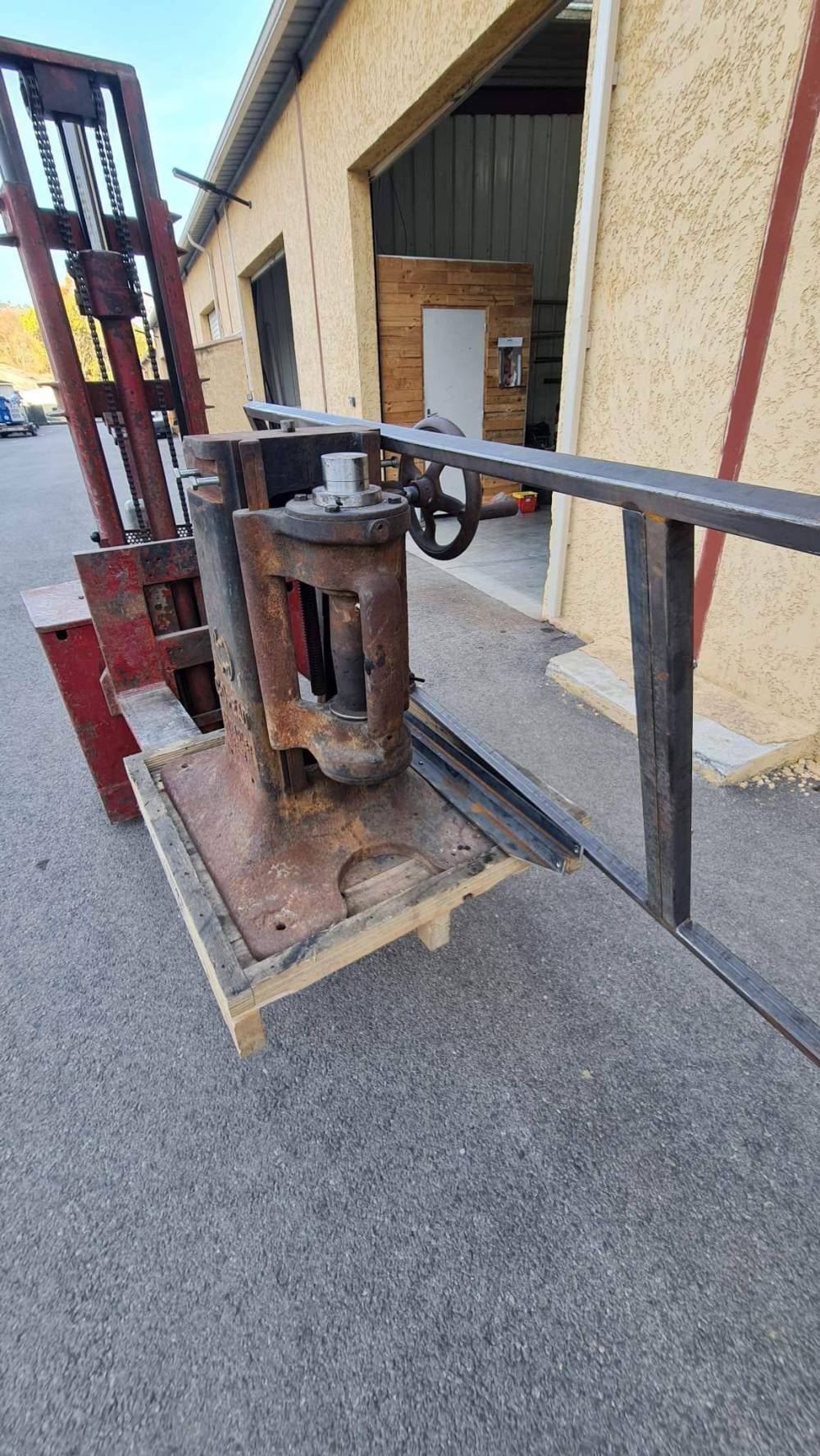 Fabrication d'une table métal  bois dans la région PACA (4)