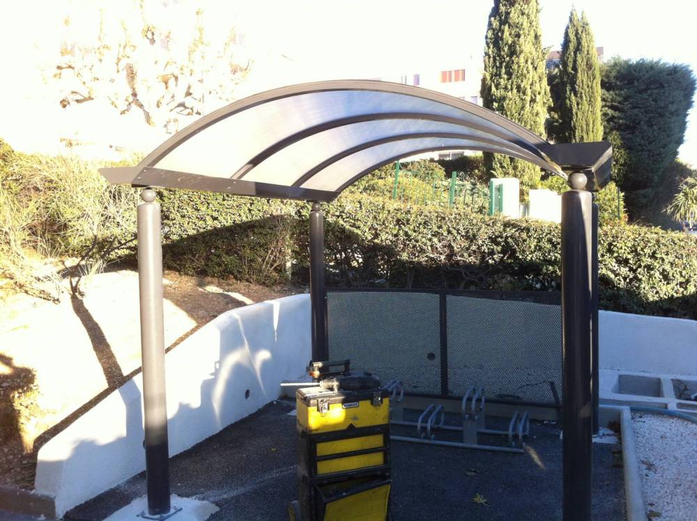 Fabrication et pose d'une structure métallique en guise de range vélo pour un professio (3)