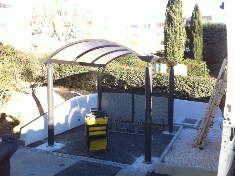 Fabrication et pose d'une structure métallique en guise de range vélo pour un professio (4)