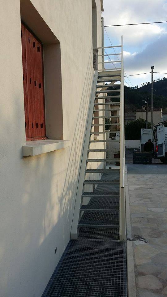 Fabrication et pose d'un escalier sur mesure pour une villa à Aubagne (2)