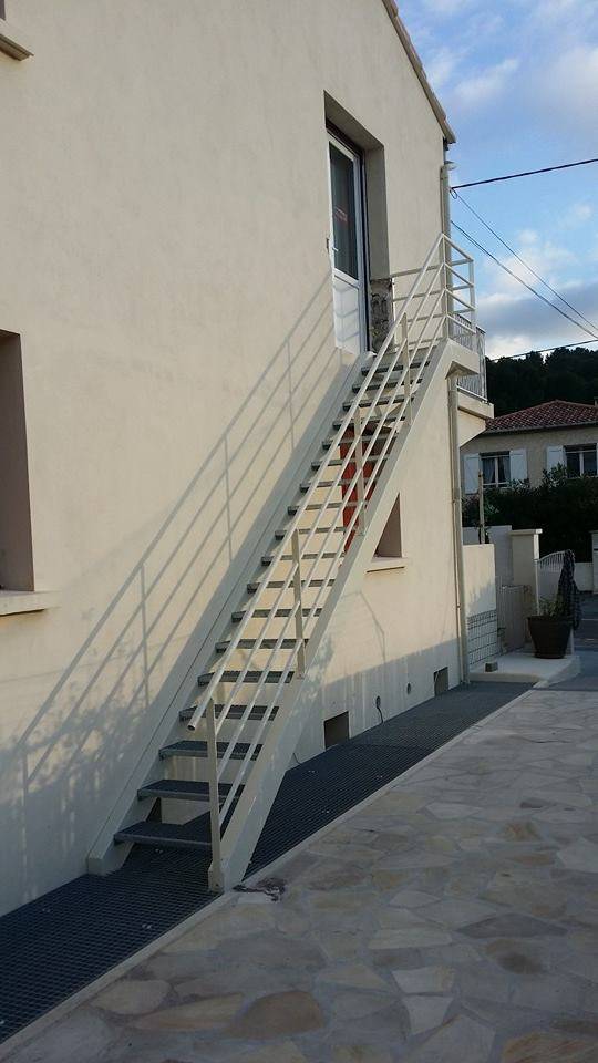 Fabrication et pose d'un escalier sur mesure pour une villa à Aubagne (3)